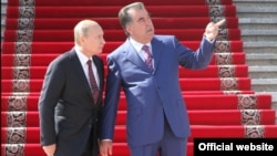 Владимир Путин и Эмомали Рахмон. Архивное фото