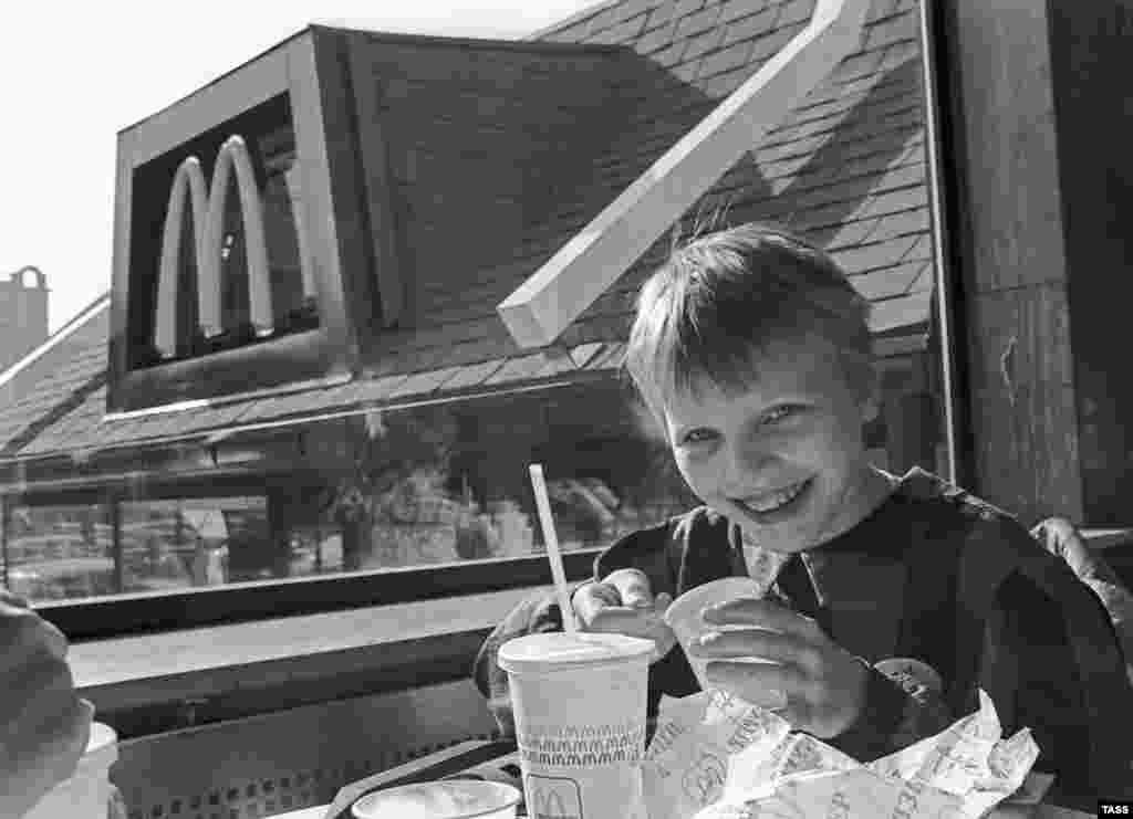 McDonald&#39;s іші. Мәскеу, 1991 жыл.&nbsp;