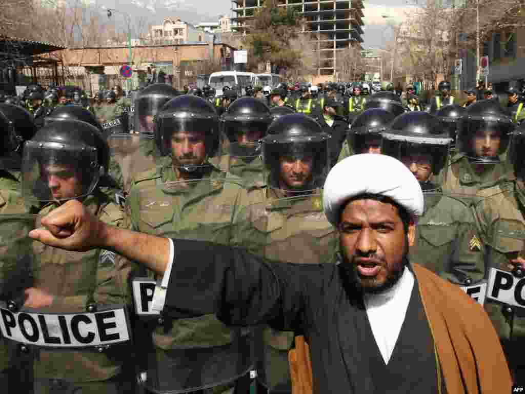 Iran - Demonstracije u Teheranu, u znak podrške protestima u Bahrainu, 17.03.2011. Foto: AFP / Atta Kenare 