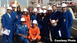 Бахтияр Худайбергенов (в переднем ряду справа), казахстанец, работающий инженером-химиком в нефтегазовой компании в ОАЭ. 