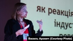 У ролі спікера на конференції TedX у Івано-Франківську, 2017 рік