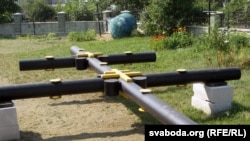 Крыж Эўфрасіньні Полацкай ля царквы