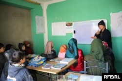 صنف درسی ناشنوایان در شمال افغانستان