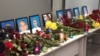 Колеги та близькі загиблих членів екіпажу літака МАУ приносять квіти в аеропорт Бориспіль