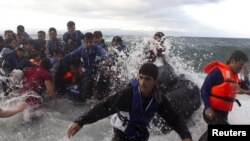 Мигранти, пристигащи на гръцкия остров Лесбос
