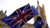 Флаги Великобритании и Европейского союза на фоне здания британского парламента