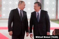 Ресей президенті Владимир Путин және Өзбекстан басшысы Шавкат Мирзияев (оң жақта). Ташкент, 19 қазан 2018 жыл.