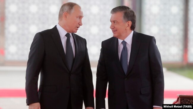 Президент России Владимир Путин, президент Узбекистана Шавкат Мирзияев (справа). Ташкент, 19 октября 2018 года.