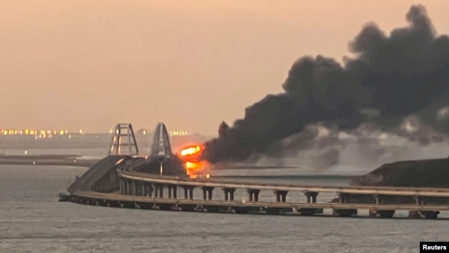 Пожежа після вибуху на Керченському мосту, 8 жовтня 2022 року