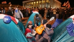 Пратэставы лягер на Кастрычніцкай плошчы ў Менску. 20 сакавіка 2006 