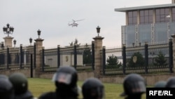 Belarus - Protests after presidential elections in Верталёт, на якім Аляксандар Лукашэнка прыляцеў з аўтаматам у Палац Незалежнасьці 23 жніўня