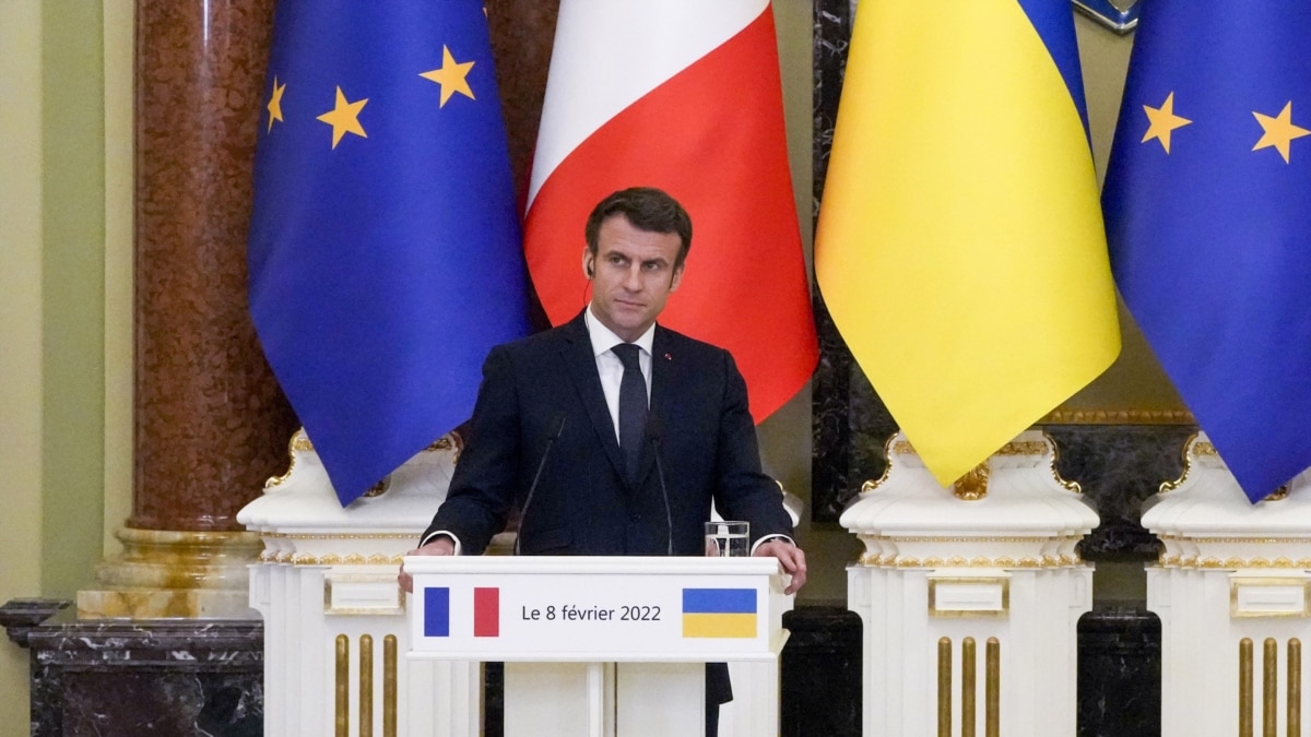 Президент Франції проведе телефонні розмови із Зеленським та Путіним ...