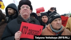 Участники Марша Немцова в Санкт-Петербурге