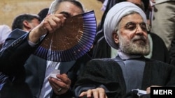 Хасан Рохани, один из кандидатов в президенты Ирана (справа).
