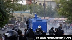 صف‌آرایی نیروهای امنیتی در مقابل معترضان در سلیمانیه عراق