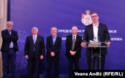 Serbian President Aleksandar Vucic discusses the fight against the coronavirus with reporters in Belgrade. (file photo)