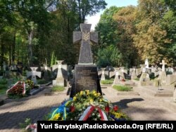 Пам'ятник воїнам Армії УНР на українському військовому кладовищі у Варшаві
