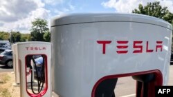 Podgorica će ovih dana dobiti prva Tesla taksi vozila na električni pogon