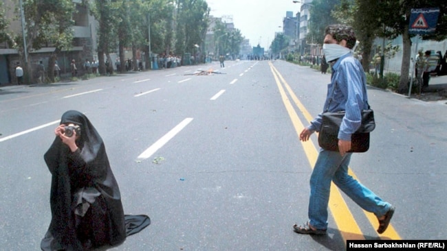 ۱۸ سال پس از واقعه: عکس‌های حسن سربخشیان از وقایع ۱۸ تیر