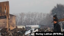 Территория сгоревшего рынка "Олжа". Алматы, 5 марта 2014 года.
