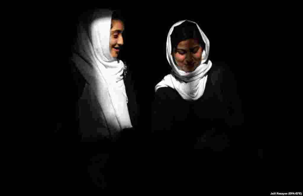 Afghan schoolgirls attend class in Herat. According to a report released by Human Rights Watch on October 17, Afghan government and international donor efforts since 2001 to educate girls have significantly faltered in recent years. (epa-EFE/Jalil Rezayee)