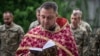 Максим Чебан, капелан 93-ї бригади, проводить службу Божу