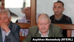 Адвокаты и подсудимые по делу о событиях в Шетпе. Актау, 17 апреля 2012 года.