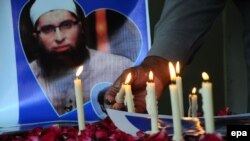 په دغې الوتکه کې مشهور پاکستانی سندرغاړی "جنید جمشید" هم ووژل شو.