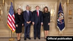 Presidenti i Kosovës, Hashim Thaçi dhe ai amerikan, Donald Trump të shoqëruar nga bashkëshortet.