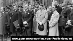 Франц фон Папен, Адольф Гитлер и Йозеф Геббельс, март 1933 года