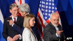 (Soldan) Britaniyanın xarici işlər naziri Philip Hammond, ABŞ Dövlət katibi John Kerry, AB-dən Federica Mogherini və İranın xarici işlər naziri Mohammad Javad Zarif