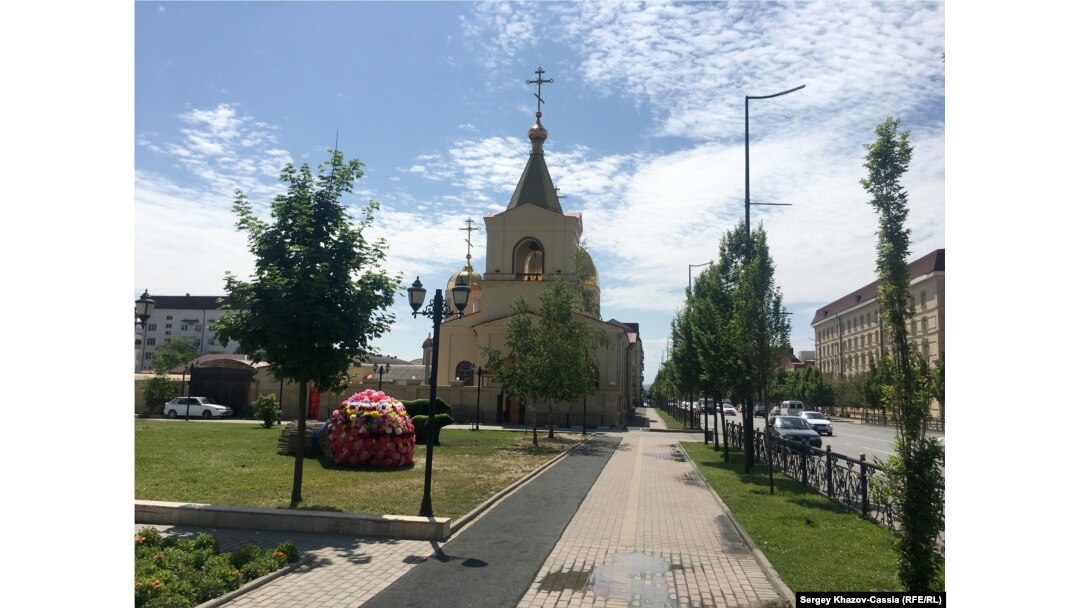 Храм Архангела Михаила, Грозный, вид с проспекта Ахмада Кадырова