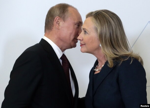 Хиллари Клинтон и Владимир Путин на саммите АТЭС во Владивостоке