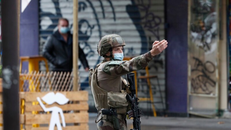 МВД Франции расследует нападение в Париже как «теракт»
