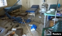 Наслідки авіаудару по лікарні в контрольованому сирійськими повстанцями місті Ель-Атарем у передмісті Алеппо, 14 листопада 2016 року