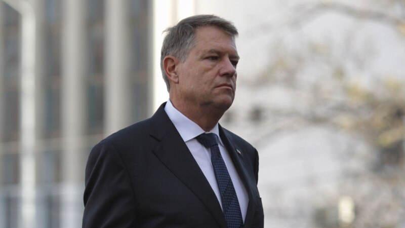 Романскиот претседател одби да назначи двајца од осумтемина предложени министри 