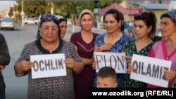 Андижон вилояти, Балиқчи тумани, Ифтиxор маҳалласида яшовчи ўнлаб одам ҳокимлик уйи бузилганларга товон пулини бермаётганига норозилик билдириб, 16 сентябрь куни туман ҳокимлиги биноси олдида тўпланди.