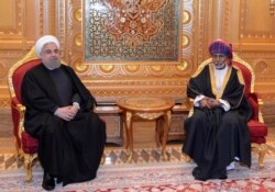 در کنار حسن روحانی، رئیس‌جمهور ایران