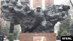 28 гвардияшы-панфиловшылардың ескерткіші. Алматы, 23 ақпан 2010 жыл.