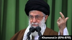 آیت‌الله خامنه‌ای حضور ایران در برخی کشورهای منطقه را «عمق راهبردی نظام اسلامی» توصیف می‌کند