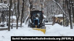 Прибирання снігу в Києві, 6 лютого 2017 року