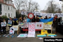 Акция в поддержку Украины у Генерального консульства РС в Лейпциге