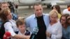 Роман Сущенко с семьёй в аэропорту "Борисполь", Киев, 7 сентября 2019