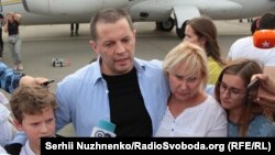 Роман Сущенко з родиною після повернення з російського ув’язнення