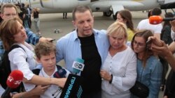 Журналіст «Укрінформу» Роман Сущенко з родиною після звільнення з російского ув’язнення, аеропорт «Бориспіль», 7 вересня 2019 року