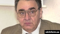 Професор Валерій Хмелько, президент Київського міжнародного інституту соціології (КМІС). 2005 рік