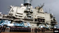 The Russian aircraft carrier Kuznetsov in the Syrian port of Tartus (file photo)