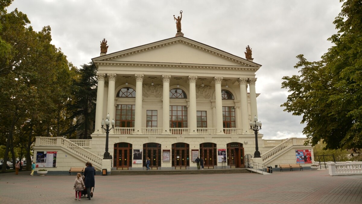 Луначарский театр. Оперный театр в Севастополе. Театр/Луначарского Севастополь буфет. Музыкальный театр Чайка в Севастополе. Театр Луначарского рисунок.