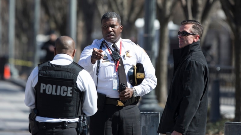 مردی با توسل به «سلاح دست‌ساز» خود را در مقابل کاخ سفید مضروب کرد