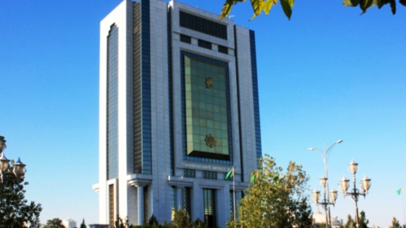 Henki: Türkmenistanyň Merkezi bankynyň işini wagtlaýyn togtatmagyň wagty geldi